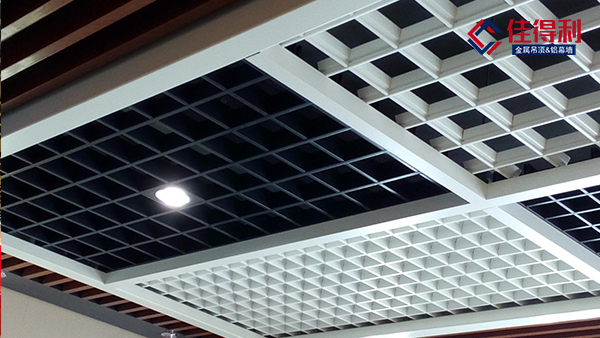 到底鋁格柵和鋁方通有什么區(qū)別？