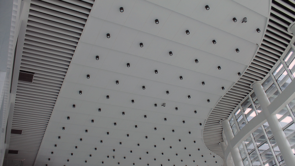 如何選擇鋁扣板吊頂廠家定制產(chǎn)品--佳得利建材