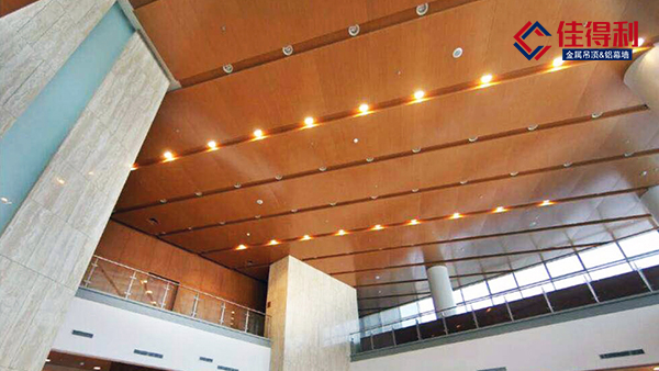 選購仿木紋鋁單板時(shí)需要注意哪些細(xì)節(jié)？