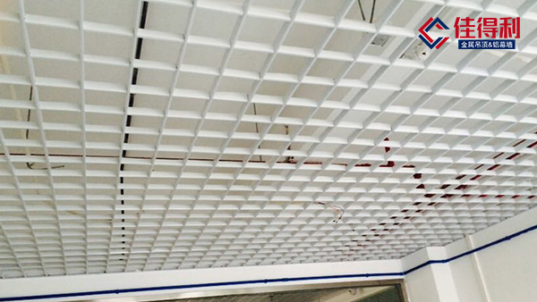 鋁格柵吊頂廠家講講大型商場(chǎng)吊頂怎么裝？
